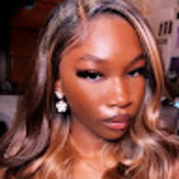 Meet your Posher, Anaya - Picture 1 of 1